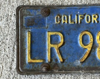 カリフォルニアのヴィンテージナンバープレート - LR 9831 - 青と黄色