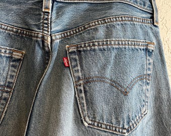 Schön Vintage Levis 501 Knopfleiste Red Tab Denim Jeans getragen. Tatsächliche Größe 81 cm x 94 cm (gemarkt mit 36 38)