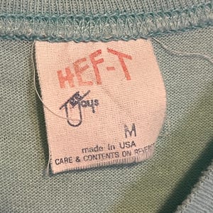 Ein getragenes Vintage 1980er Jahre Langarm Hawaii Hef-T T-Shirt. M Bild 5