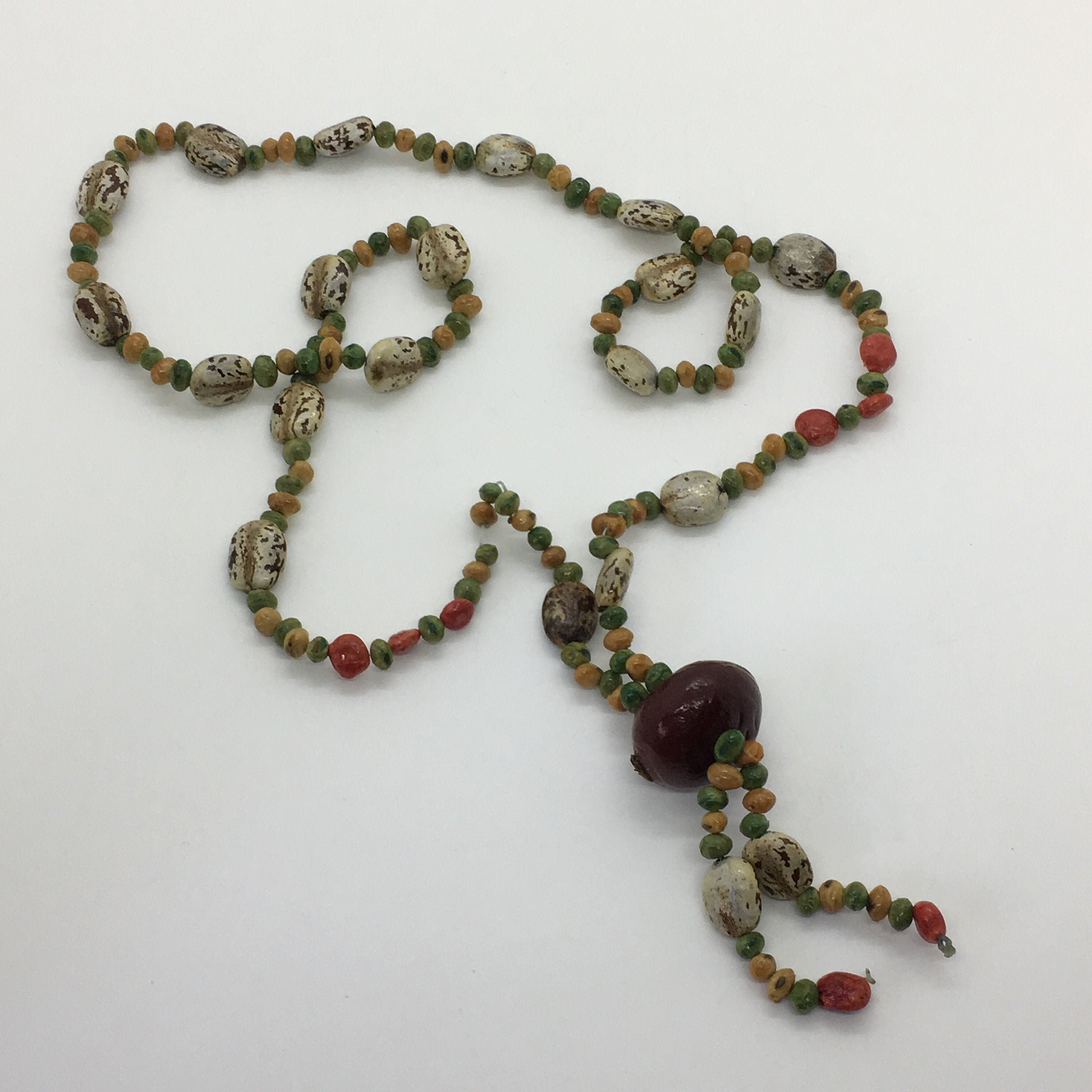 Collier Vintage En Perles De Bois Naturel Poli - Avec Pampille Centrale - Longueur Environ 440 Mm - Occasion - Bijou Rétro