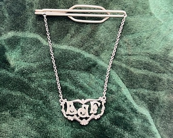 Catena da cravatta vintage 1/20 placcata in oro 12K e 10K con monogramma gotico