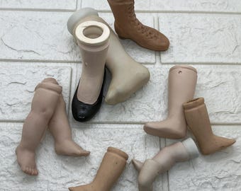 10 vintage och antika dockben + fötter singlar i lott ~ Bisque, porslin ~ Assemblagekonstmaterial