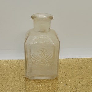 Antique Guerlain Paris Glass Depose Perfume Bottle