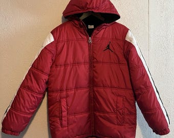 Chaqueta acolchada con capucha Air Jordan Warm Bubble para niño, talla juvenil, color rojo, talla 16/18