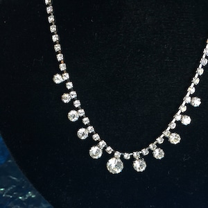 Sparkling Vintage Graduated Rhinestone Choker Necklace