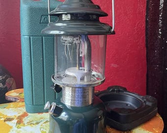 ヴィンテージ コールマン ツーマントル燃料ランタン ケース付き