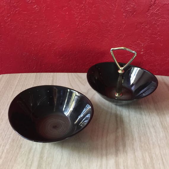 波型デザインの陶器ボウル 波型の陶器ボウル 色とりどりの絵柄 波佐見焼