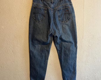 Chic Vintage High Waist Jeans . Medium Blue Wash . 34" Waist