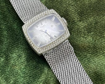 Vintage 1970s Timex Ladies Watch - Square Cushion Case, Mesh  display picture 2