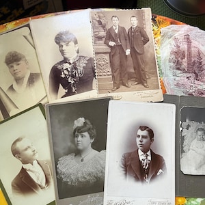 Antiek Kabinet Kaartenpartij ~ Chicago Family Portraits ~ 7 vintage foto's + 1891 souvenir