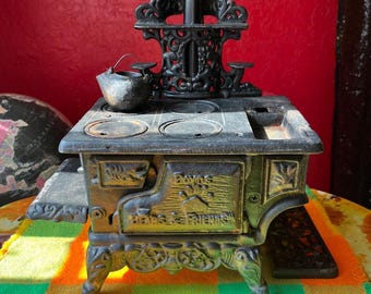 QUEENクイーン 鋳物 薪ストーブ 石炭昭和レトロ アンティーク ビンテージ Vintage 1940s Cast Iron Miniature Wood Burning Stoves “queen