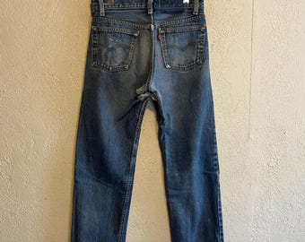 Stark Distressed Vintage 80er Jahre Levis 501 USA Button Fly Red Tab Denim Jeans. 74x62 cm
