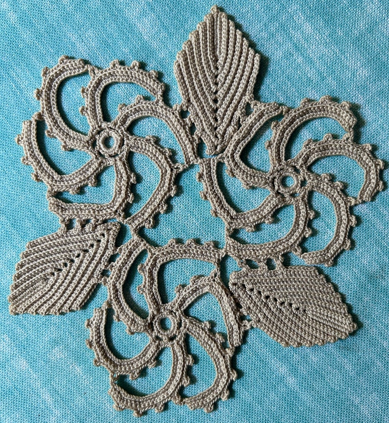 ROMANIAN POINT LACE ecru doiley 1950s never used image 1