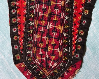 Panel bordado con cubierta de nariz de caballo del sudeste asiático, bordado tribal étnico, tapiz antiguo, tela vintage textil india