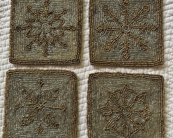 APLICACIONES DE CUENTAS VINTAGE juego de 4 posavasos retro adornos de cuentas parches cuadrados calcomanías de cuentas telas antiguas textiles vintage copo de nieve con cuentas