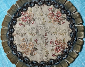 Mantel individual de brocado redondo antiguo con ribete metálico y ribete plisado de tela vintage, mantel de tela antigua