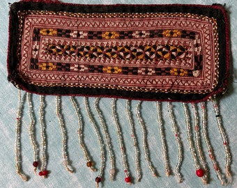 Bordado tribal asiático, pequeño panel vintage de cuentas, bordado textil antiguo, aplique tribal del sudeste asiático, bordado textil Banjara