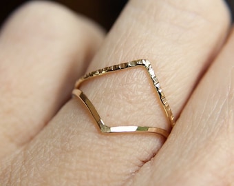 Anillo Chevron, Anillo Chevron Dorado, Texturizado, Anillo Boho, Minimalista, Joyería para el Día a Día, Sencillo, Regalo, Anillo Moderno, Anillo Geométrico, Chevron