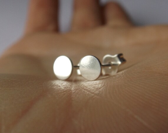 Tiny Disc Earrings,Disc Earrings,Circle Earrings,Simple Earrings,Modern Earrings,Stud Earrings,Simple Minimalistic Earrings,Gift