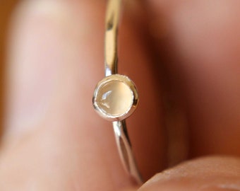 Moonstone Ring, Sterling Silver Moonstone Ring, Dainty Ring,Tiny Moonstone Ring, Thin Ring, June Birthstone, Peach Moonstone, Gift