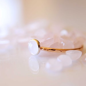 Anillo de cuarzo rosa, anillo facetado, anillo apilable de metal mixto, diseño único, anillo de oro rosa, anillo de oro y plata, anillo apilable de cuarzo, estilo bohemio.