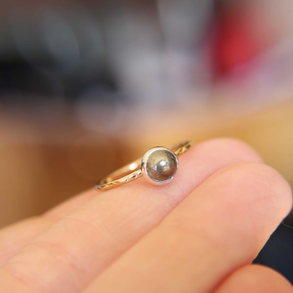 Bague en pyrite, bague avec pierres précieuses, bague bohème, bijoux estampés, pyrite, bague en or, bijoux en pyrite, unique, fléché, bague en mélange de métaux, cadeau