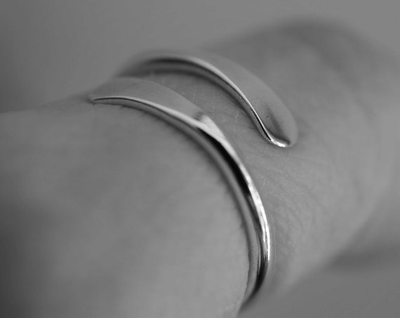 Bypass Thumb Ring, Hammered Thumb Ring, Smooth Thumb Ring, Wrap Around Ring, Statement Ring, Bypass Ring, Thick Ring, Modern, Simple, Gift