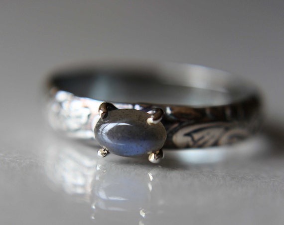 Labradorite Ring, Natural Labradorite Ring, Floral Labradorite Ring, Boho Ring, Stacking Ring, Floral Band, Boho Ring, Natural, Gift