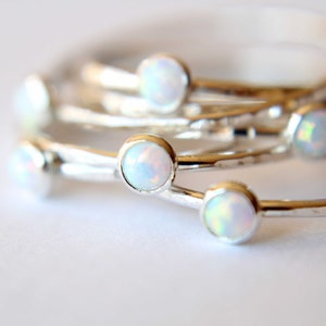 Strukturierter Opal Ring, Schmaler Ring, Stapel Ring, Opal Ringe, Strukturierte Ringe, Flüstern Edelstein Ringe, Geschenk, Weißer Opal, Geschenk