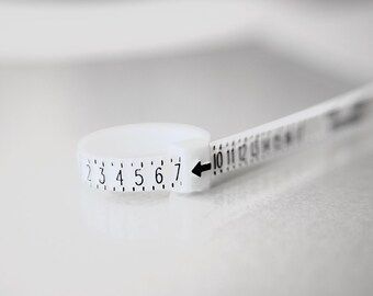 Ring sizer - Adjustable plastic ring size finder