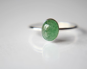 Anillo de aventurina ovalada, anillo de piedra preciosa, anillo pequeño de aventurina verde, verde, moderno, regalo, joyería de piedras preciosas, piedra natural, anillo de aventurina, regalo