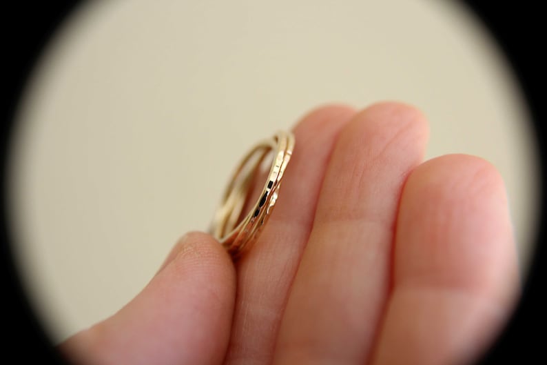Anneau de pouce cranté entrelacé, anneau de pouce épais, anneau russe en or, anneau texturé, anneau à rouler, empilage d'anneaux, bagues minimalistes, bagues uniques image 6