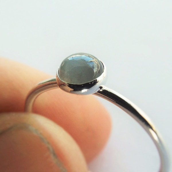 5mm grauer Mondstein-Ring, grauer Mondstein-Ring, schlichter minimalistischer Ring, natürlicher Edelstein, Edelstein-Stapelring, Mondstein-Ring, einfaches Band