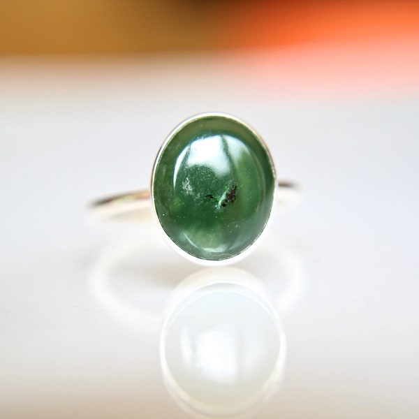 Großer Jade Ring, Edelstein Ring, grüner Jade Ring, grün, modern, schlicht, alltagstauglich, Geschenk, Edelsteinschmuck, Naturstein, schlichter Ring