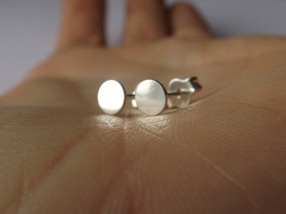 Tiny Disc Earrings,Disc Earrings,Circle Earrings,Simple Earrings,Modern Earrings,Stud Earrings,Simple Minimalistic Earrings,Gift