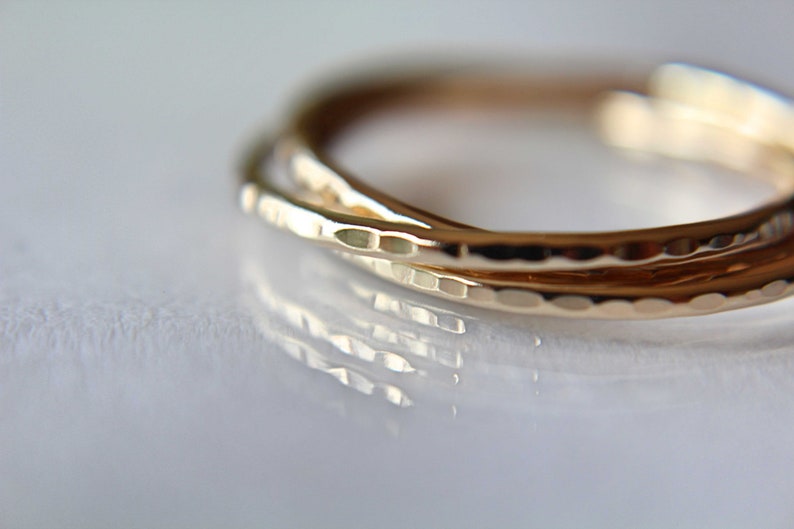 Anneau de pouce cranté entrelacé, anneau de pouce épais, anneau russe en or, anneau texturé, anneau à rouler, empilage d'anneaux, bagues minimalistes, bagues uniques image 1