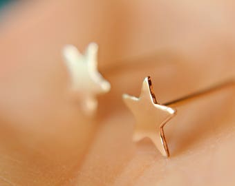 Gouden ster oorbellen, gouden oorknopjes, ster post oorbel, ster oorbellen, gele gouden ster oorbel, eenvoudige gouden stud, ster Stud, sterren, cadeau