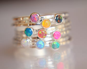 Strukturierter Opal-Stapelring, schmaler Ring, Stapel-Edelsteinring, Opalringe, strukturierte Ringe, Flüsteredelsteinringe, Geschenk, wählen Sie Ihren Stein