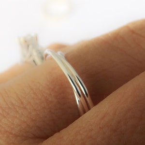 Bagues minces entrelacées, 3 anneaux minces en argent sterling, Anneaux tri-bandes, Anneaux à rouler, Anneaux à superposer, Anneaux minimalistes, Anneaux uniques, Anneaux, Simple