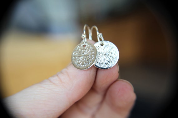 Silver Victorian Floral Flourish Disc Earrings, Round Sterling Silver Disc Earrings, Simple Victorian Floral Flourish Disc Earrings, Gift
