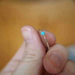 Kleine turkoois stapelring, turkoois ring, natuurlijke edelsteenring, turkoois, turkoois sieraden, edelsteen stapelring, echte edelsteen