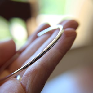 Brazalete de plata esterlina, brazalete apilable de plata, brazalete de plata simple, brazalete clásico, brazalete apilable de plata, brazalete minimalista, regalo