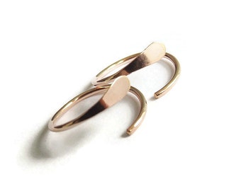 Elige tu pendiente Sleeper, pendientes Sleeper, pendientes de aro, pendientes martillados, círculos, pendientes de oro rosa, joyería moderna, minimalista