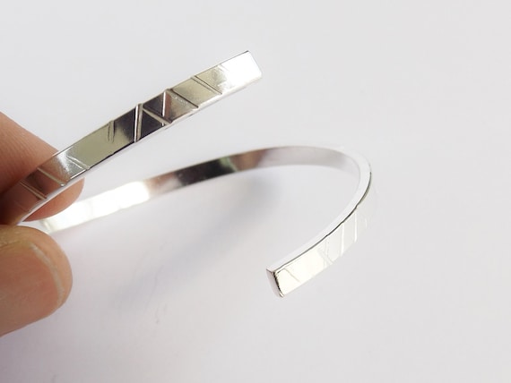 Textured Minimal Cuff Bracelet,Unique Silver Cuff Bracelet,Cuff Bracelet,Textured Bracelet,Simple Bracelet,Minimalist,Boho Chic,Modernist