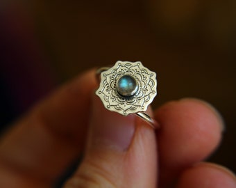 925 Sterling Silver Grey Labradorite Natural Gemstone Ring jents Jewelry fine Item Gift for Mothers Day Knot Ring Natural Gemstone Round Faceted Labradorite Ring 925 Sterling Silver Grey Labradorite Natural Gemstone Ring jents Jewelry fine Item Gift for Mothers Day Knot Ring Natural Gemstone Round Faceted Labradorite Ring