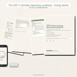 Puede incluir: Un libro de trabajo digital titulado ADHD 7-Minute Cleaning Micro-Routine Workbook para adultos que viven solos, con varias páginas con listas de verificación y tareas de limpieza. Un teléfono inteligente muestra un temporizador de 7:00 y una goma.