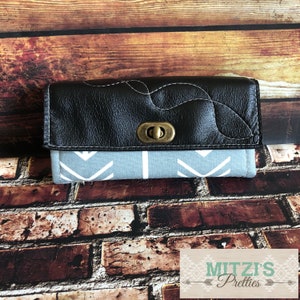 MADE TO ORDER Mom Wallet en flechas grises con solapa de cuero genuino