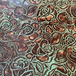 Pelle di mucca con rose in rilievo 12"x12"