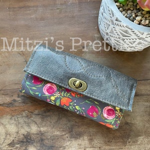 MADE TO ORDER Mama Portemonnaie mit Reißverschlussfach, 12 Kartenfächern & Echtleder Klappe
