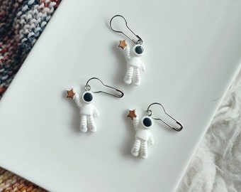 Progress keepers astronaut, stitch markers, row counter, chain counter, gift for a knitter, crochet, knitting, cute kawaii